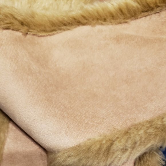 Scarf or wrap, Faux Fur 100% Polyester, Tan, picture distorts color - Picture 7 of 11